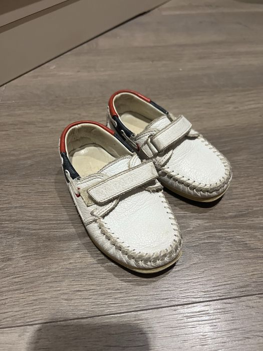 Продам детскую обувь