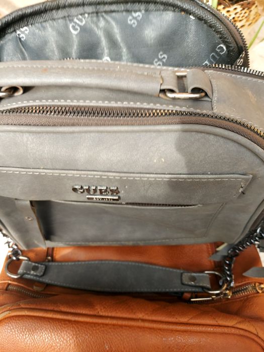 Vând trei rucsacuri și o geantă