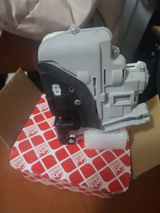 Broască ușa stânga fata FEBI 178397 Volkswagen Audi Seat Audi