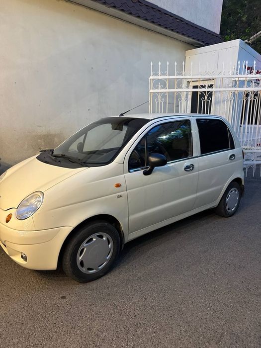 Продаётся автомобиль 2008 года пробег 200000 цена краска чистая.