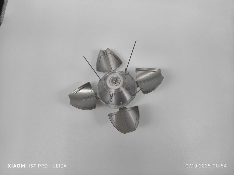 Сборная модель Луна -9 космический аппарат