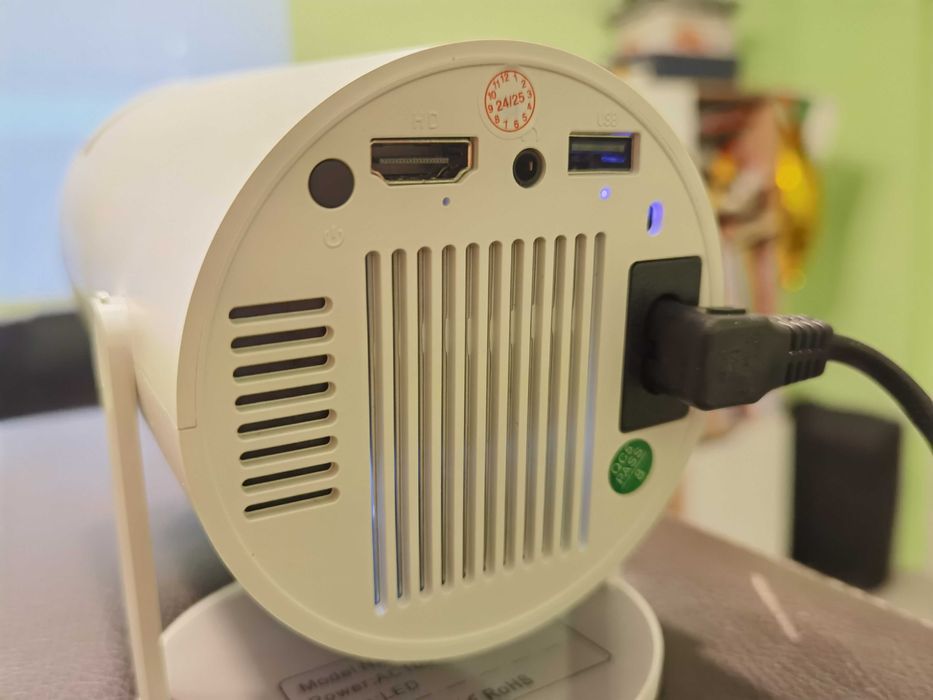 Смарт Проектор HY300 - Android 11 130 инча екран HDMI WiFi BT USB