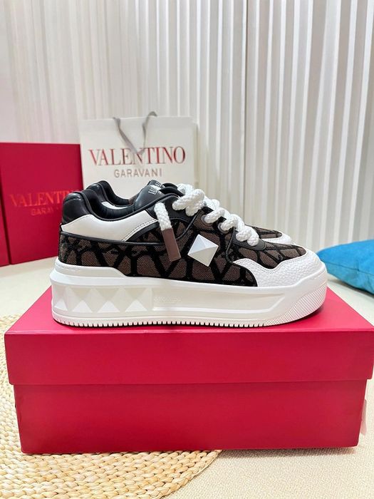 Adidasii Valentino Garavani