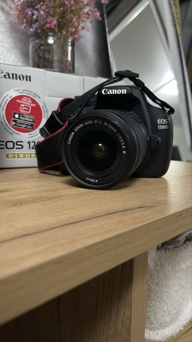 Продам Canon EOS 1200D
