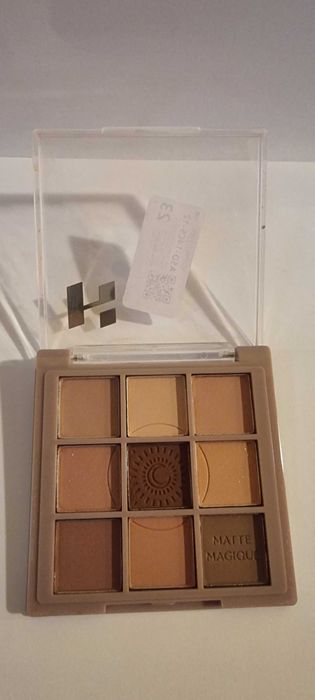 9 цвята сенки палитра