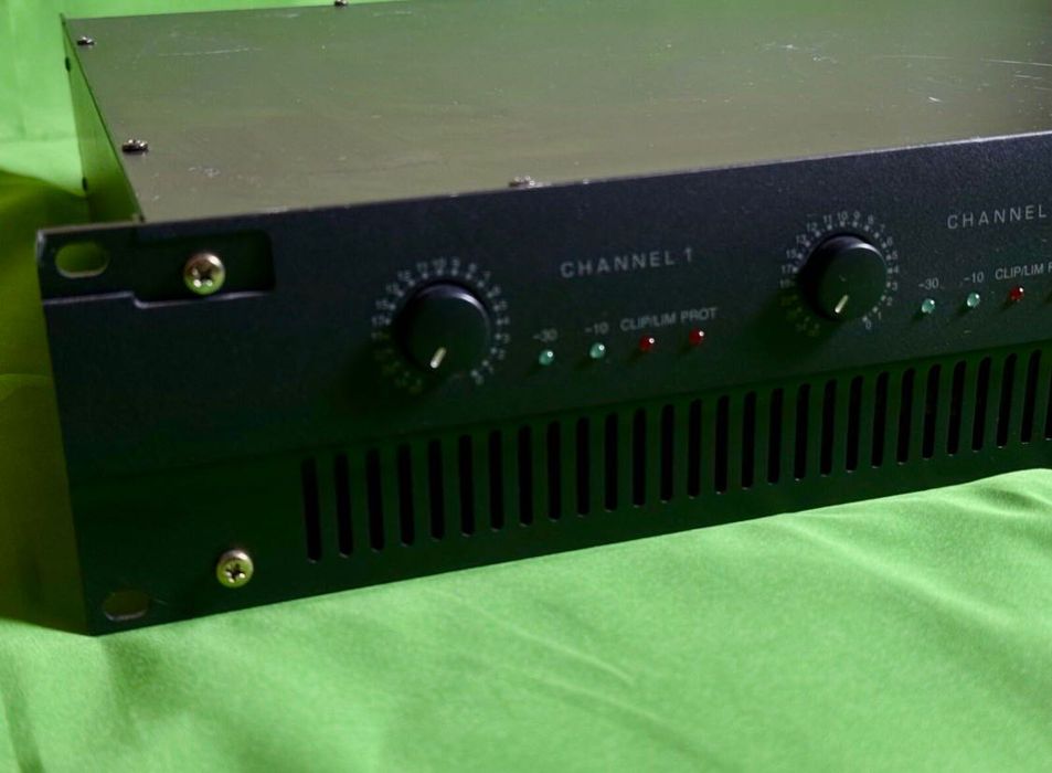 Професионален усилвател 1400 W