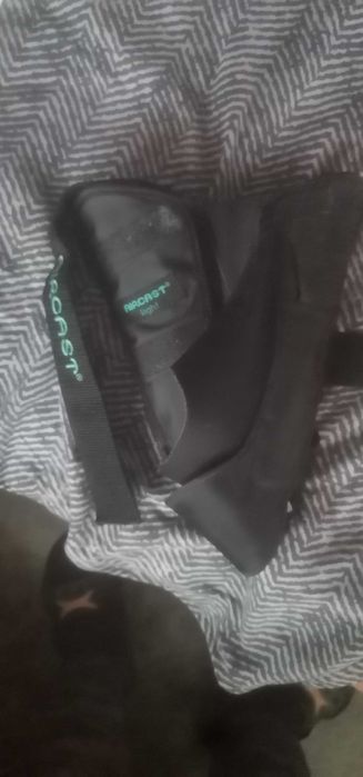 Шина за глезен Aircast , проходилка и патерици