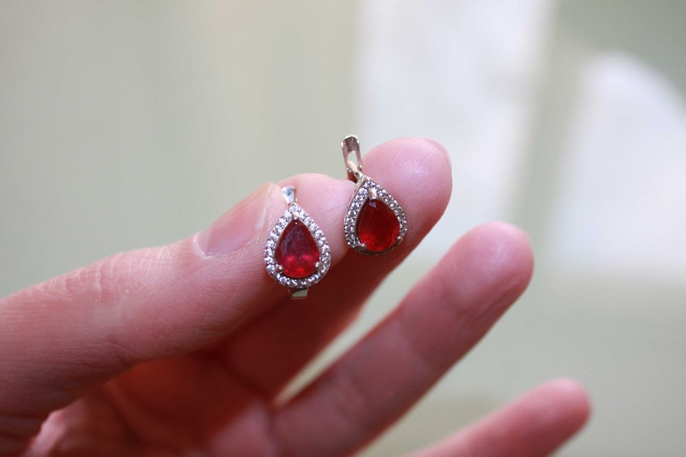 Серебряные серьги с натуральными рубинами