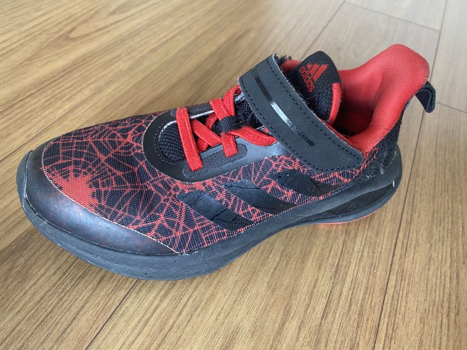 Кроссовки на мальчика адидас