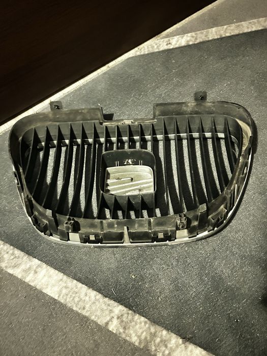 Предна решетка с емблема seat leon 1p/Mk2