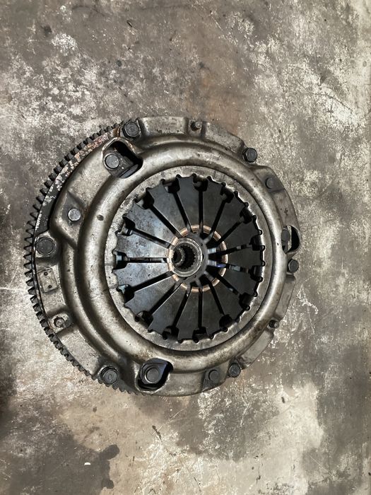 Продам запчасти мазда 626