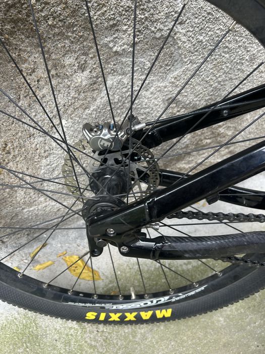 Bicicleta dirt jumper radon