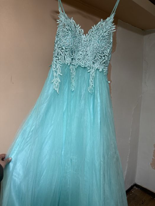 Небесно синя рокля