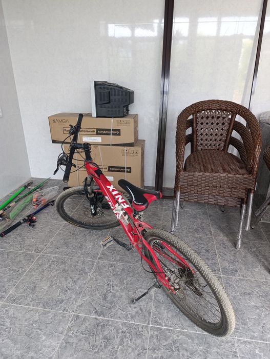 велосипед стоит без дела