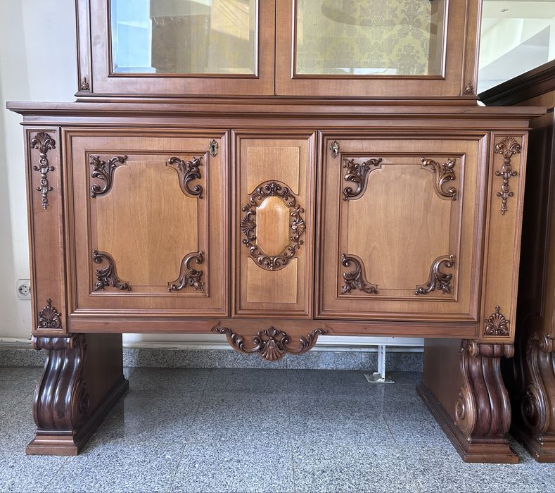 Vitrina  si servanta/ mobilier living