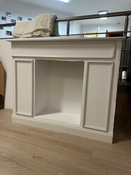 Декоративна камина за студийни снимки – здрава конструкция