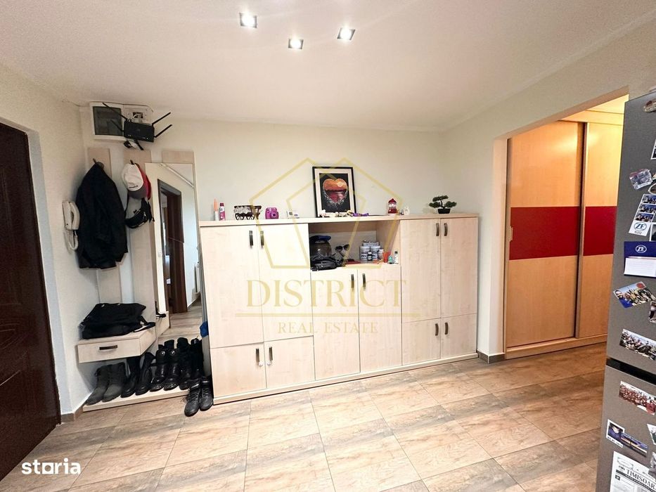 Apartament spatios cu 3 camere | Calea Sagului