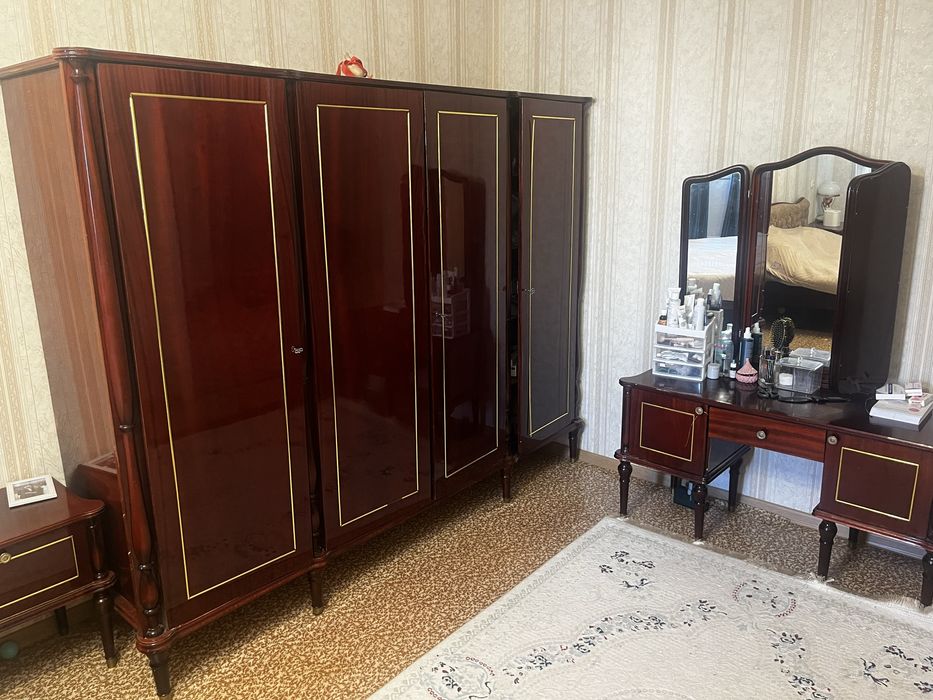 Продам спальный гарнитур