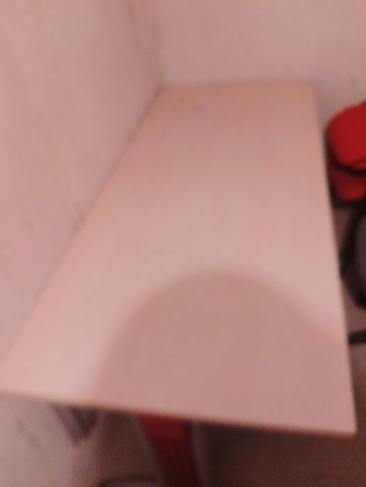 Бюро за офис или за детска стая.