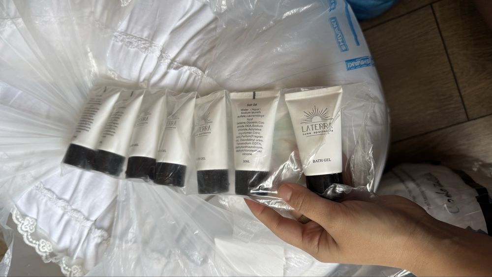 продам белые халаты, полотенца для ног