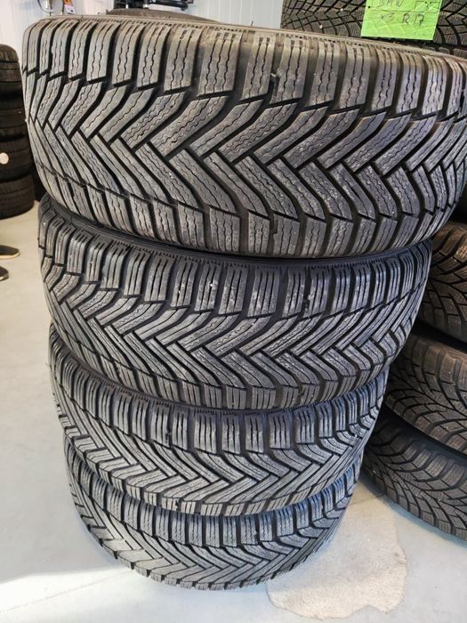4 бр зимни 225/45/17 Michelin