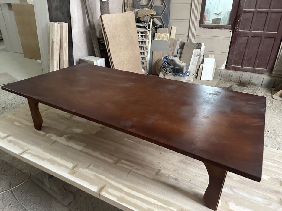 Стол низкий