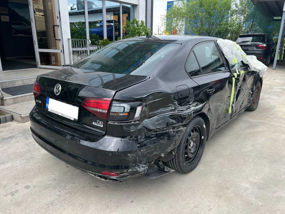 Vw Jetta 2017 Facelift Avariat 1.4 tsi 130.000km deplasabila