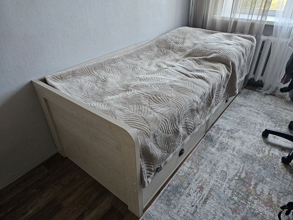 Продам кровать для спальни