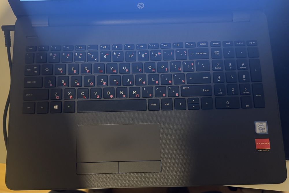 Лаптоп HP 250 G6, i3 7020U, Radeon R5 M330, 12 GB DDR4 RAM