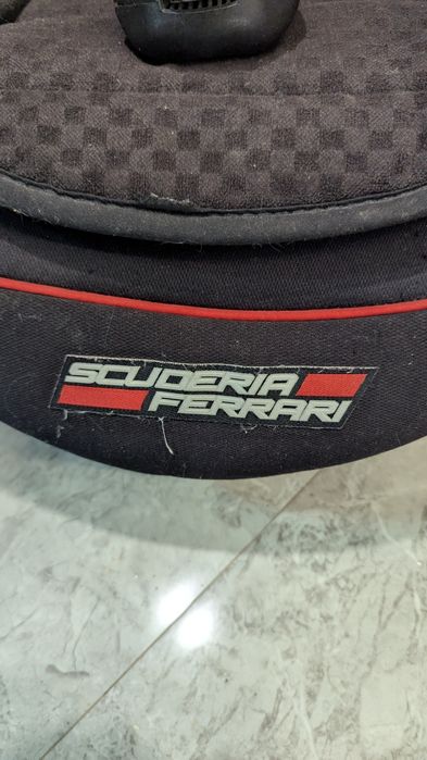 Продам автокресло FERRARI