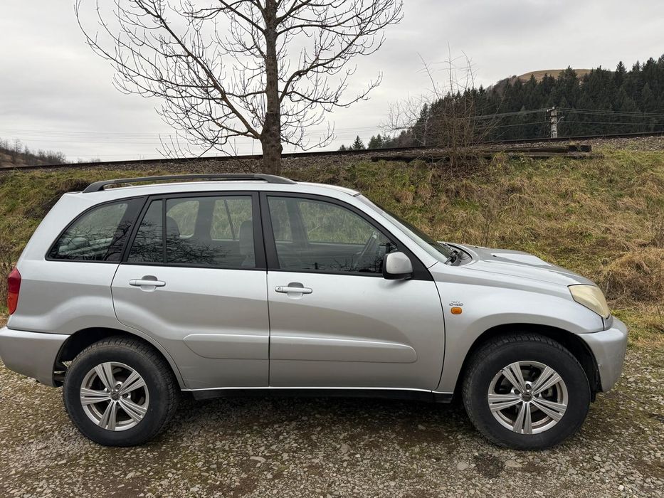 Toyota RAV-4 anul 2003