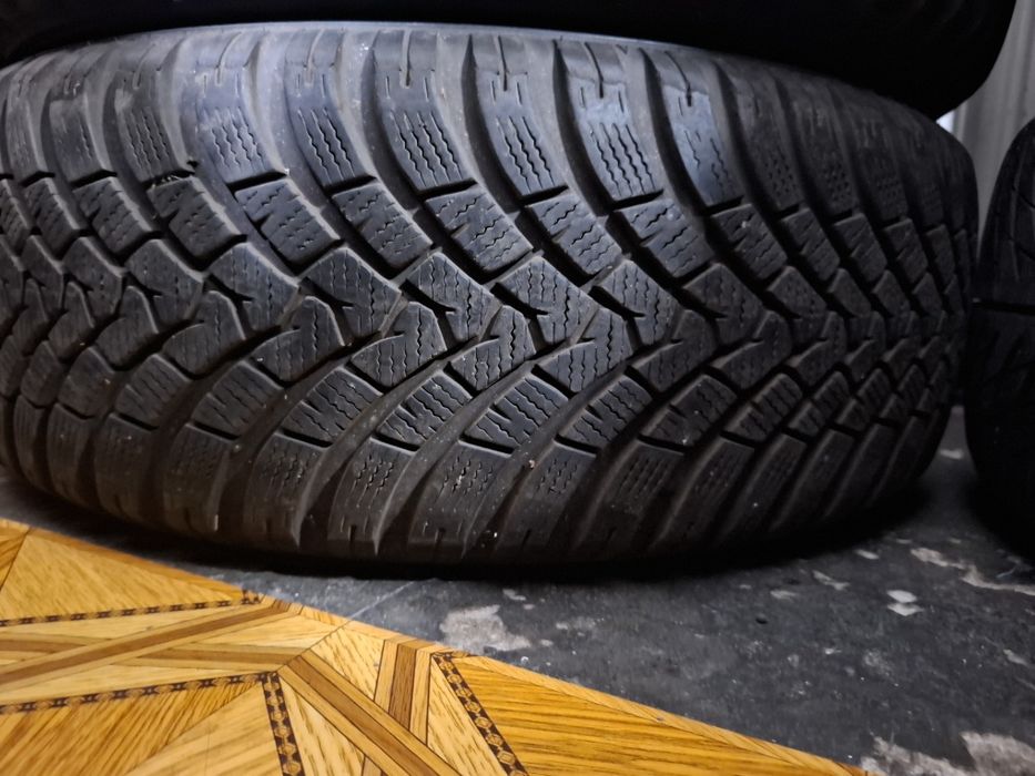 Set 4 anvelope de iarna215 60 16 falken