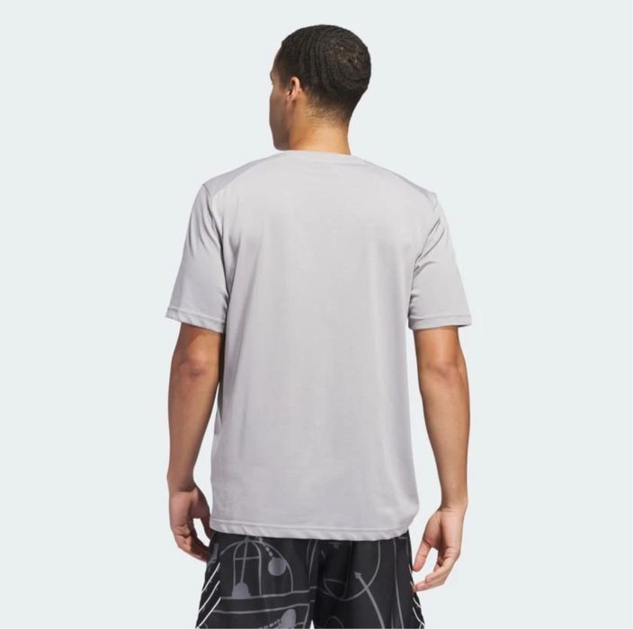 Футболка от бренда Адидас