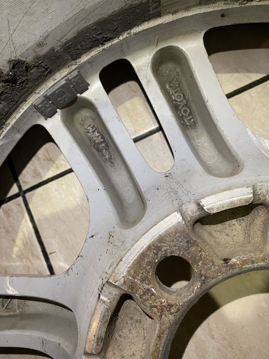 Продам запаску на тайота прадо 150