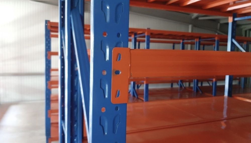Професионални стелажи за магазин или склад