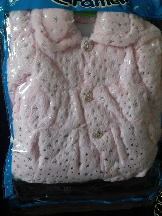 Qizaloqlar uchun yangi ustki kiyimcha.