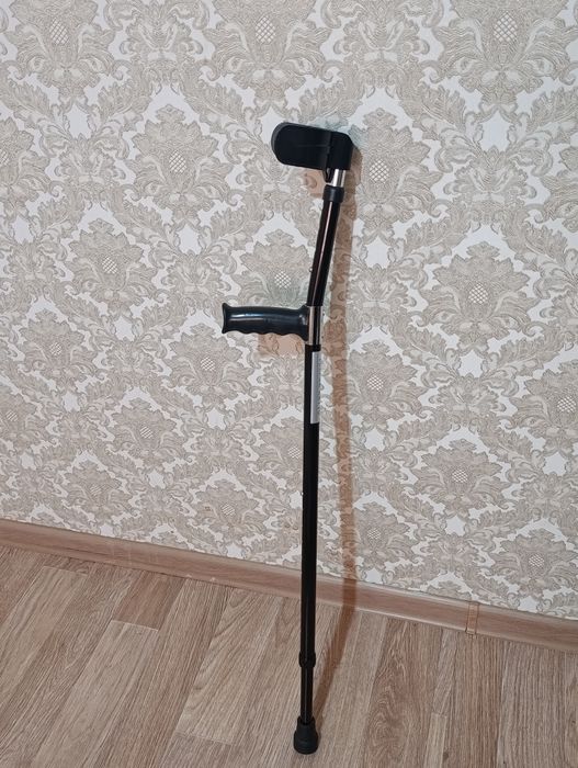 костыль с подлокотником