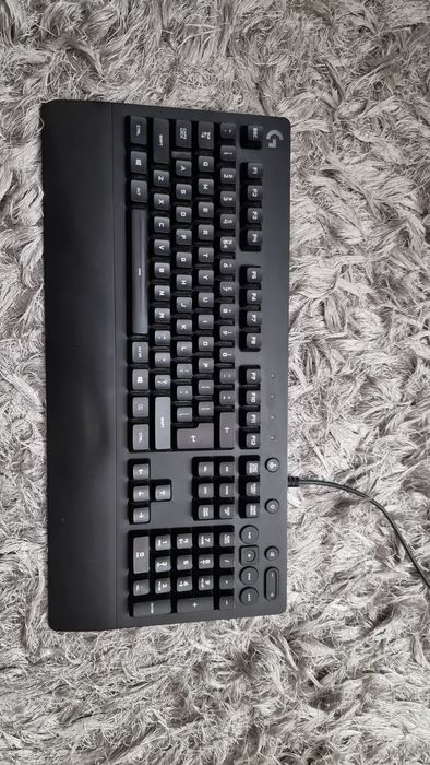 Tastatura Logitech G213