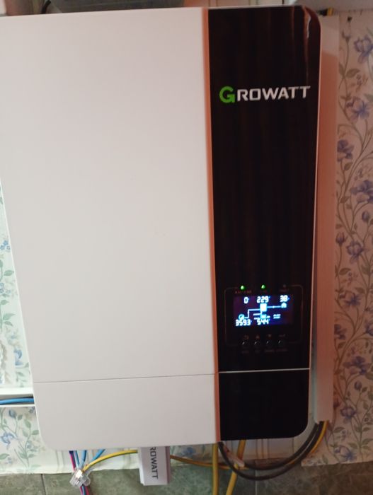 Invertor growatspf 5000es cu 4 baterii agm de 155ah
