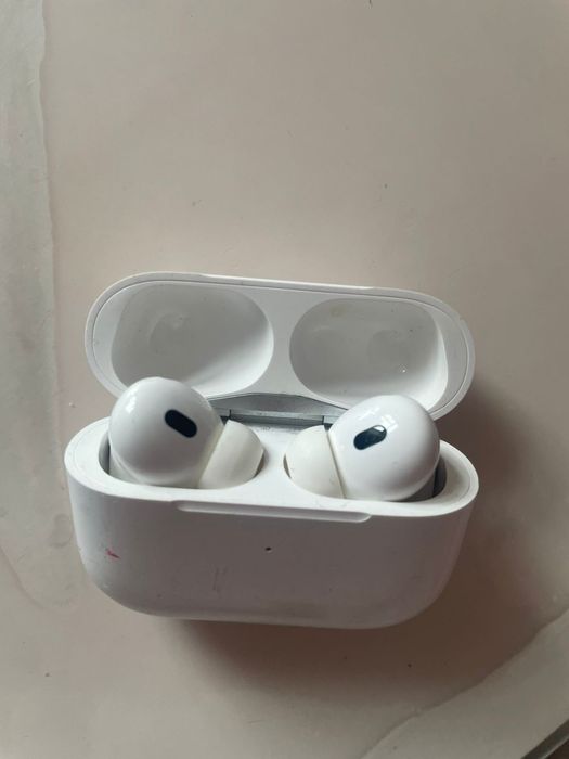 Продам наушники airpods