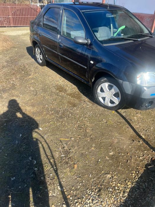 Vând Dacia logan