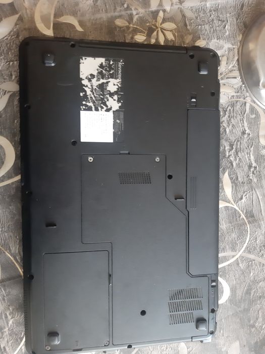 Лаптоп леново на