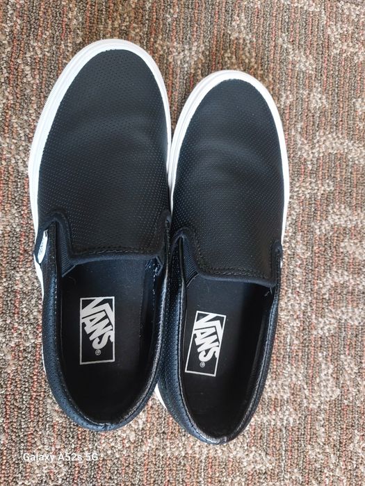 Vans piele perforata 40
