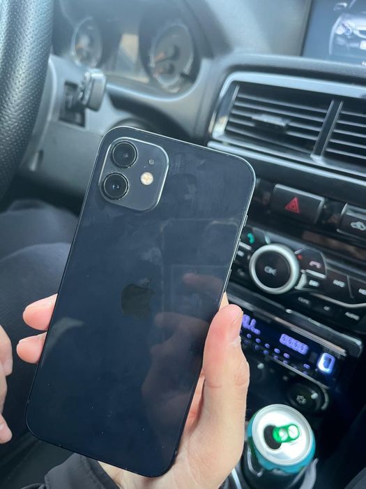 Продам Айфон 12