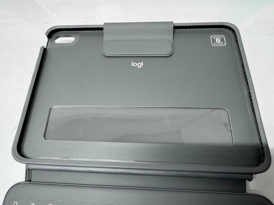 Клавиатура - Logitech Rugged Folio for iPad (10th gen)