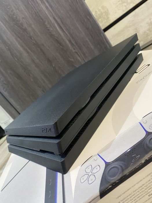 Playstation 4 Pro + Игри