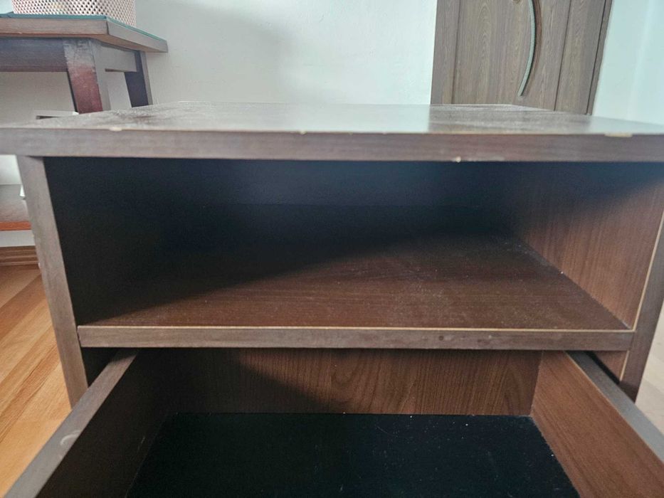 Noptieră de pat de culoare maro închis