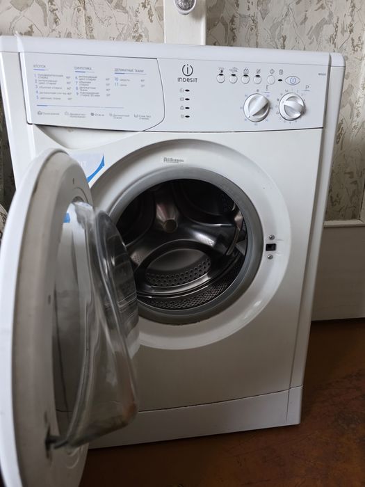 Стиральная машина Индезит.