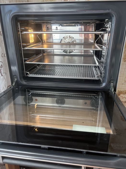 Продам духовку Смег конвектомат