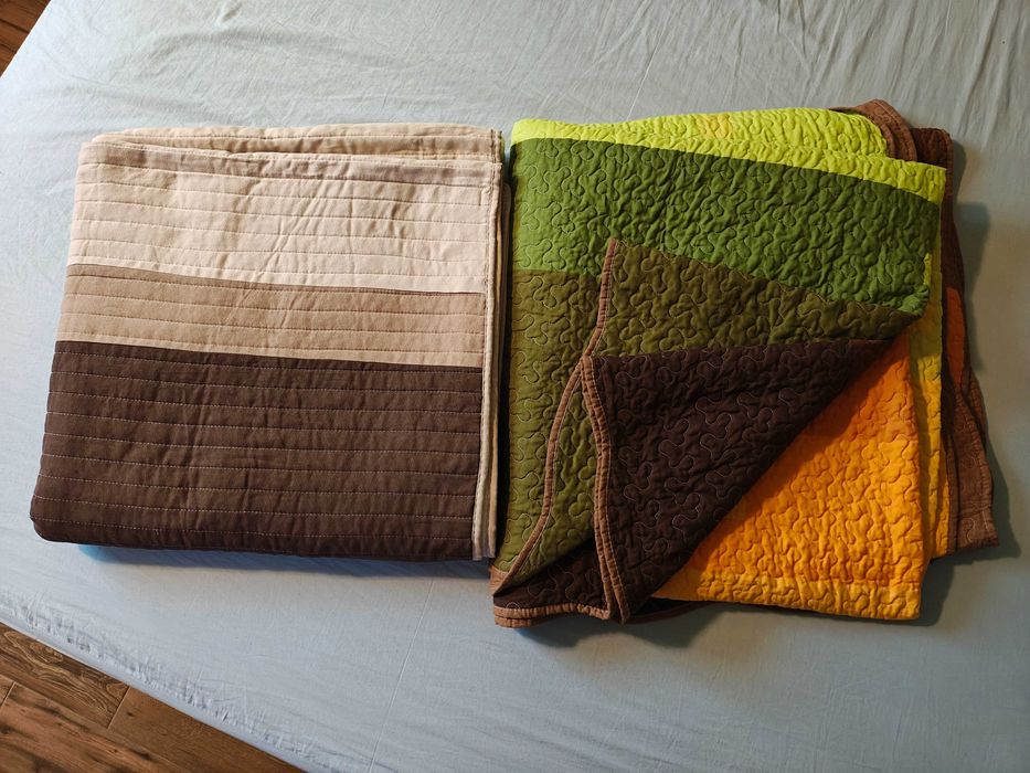 Vând doua cuverturi pentru pat matlasate de calitate. Noi.